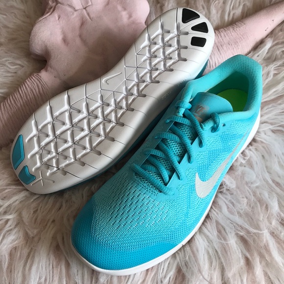 NWT Nike Free RN - Picture 6 of 7